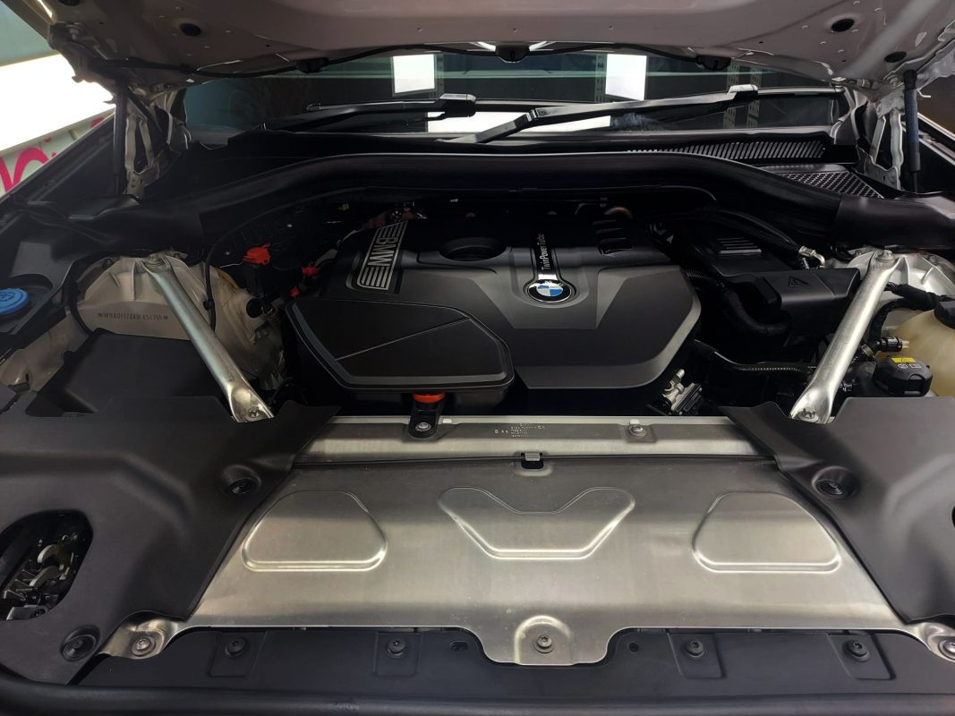 Side panel of the BMW X4 with the ceramic finish locked in.