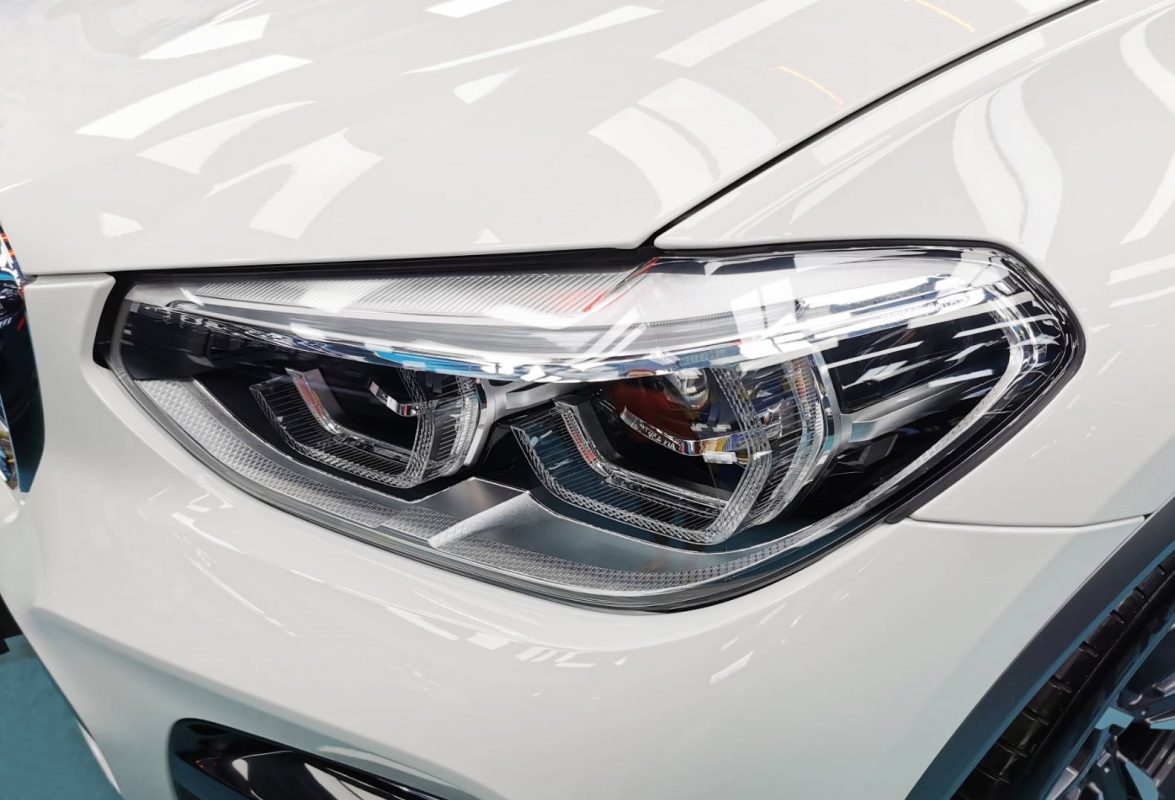 Detail of the BMW X4's bodywork sealed with ZeTough Titanium.