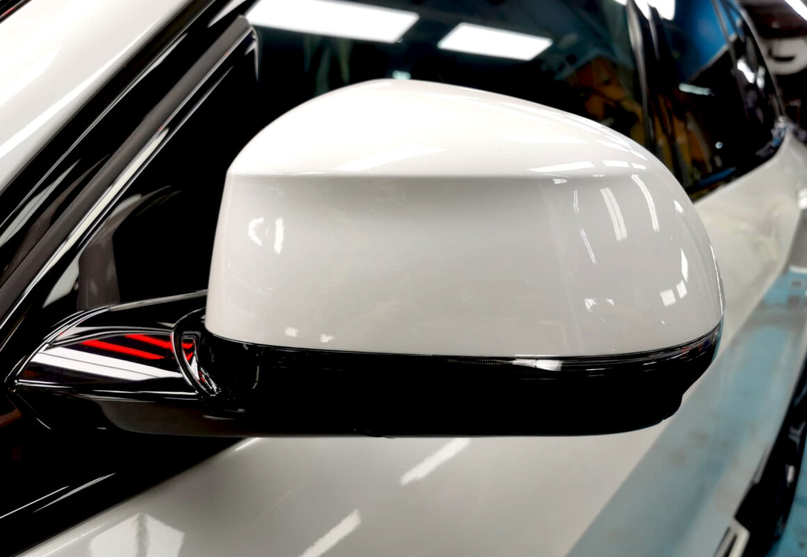 Side panel of the BMW X5 with the ceramic finish locked in.
