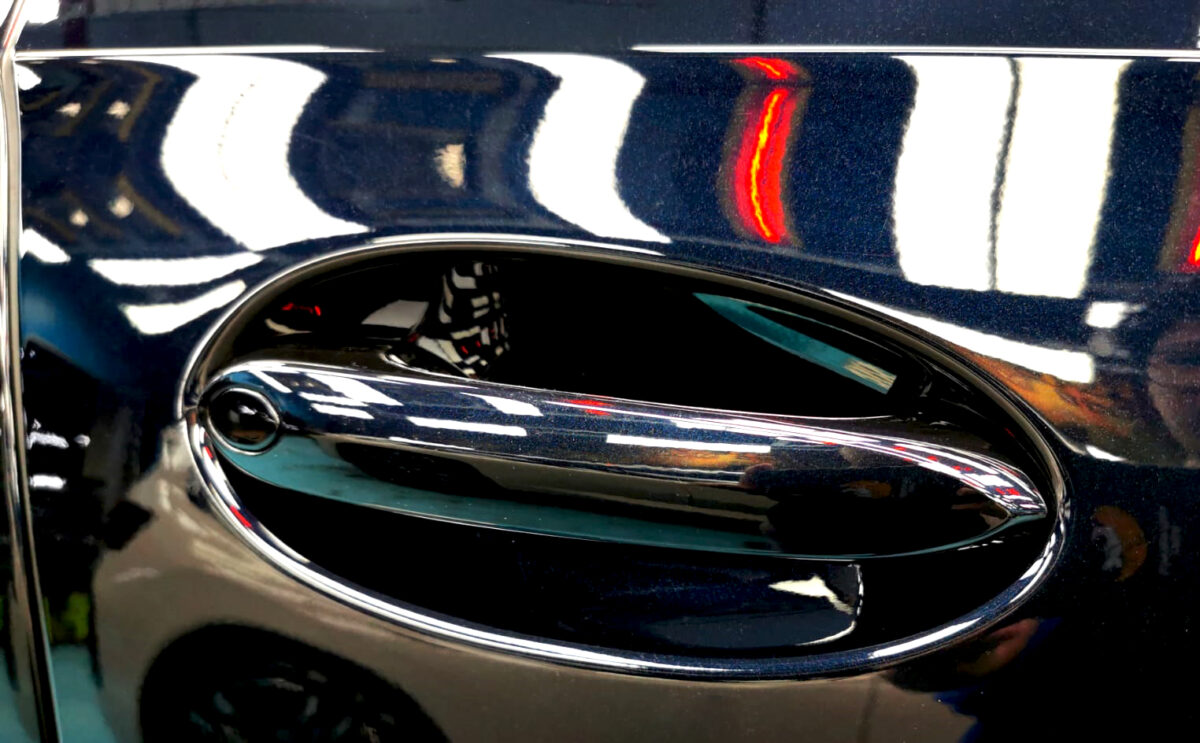 Front three-quarter view of the BMW X6 after coating.
