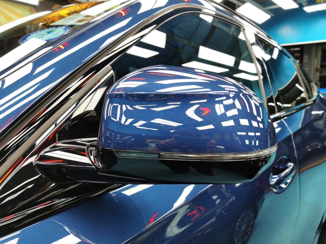 Side panel of the X6 with the ceramic finish locked in.