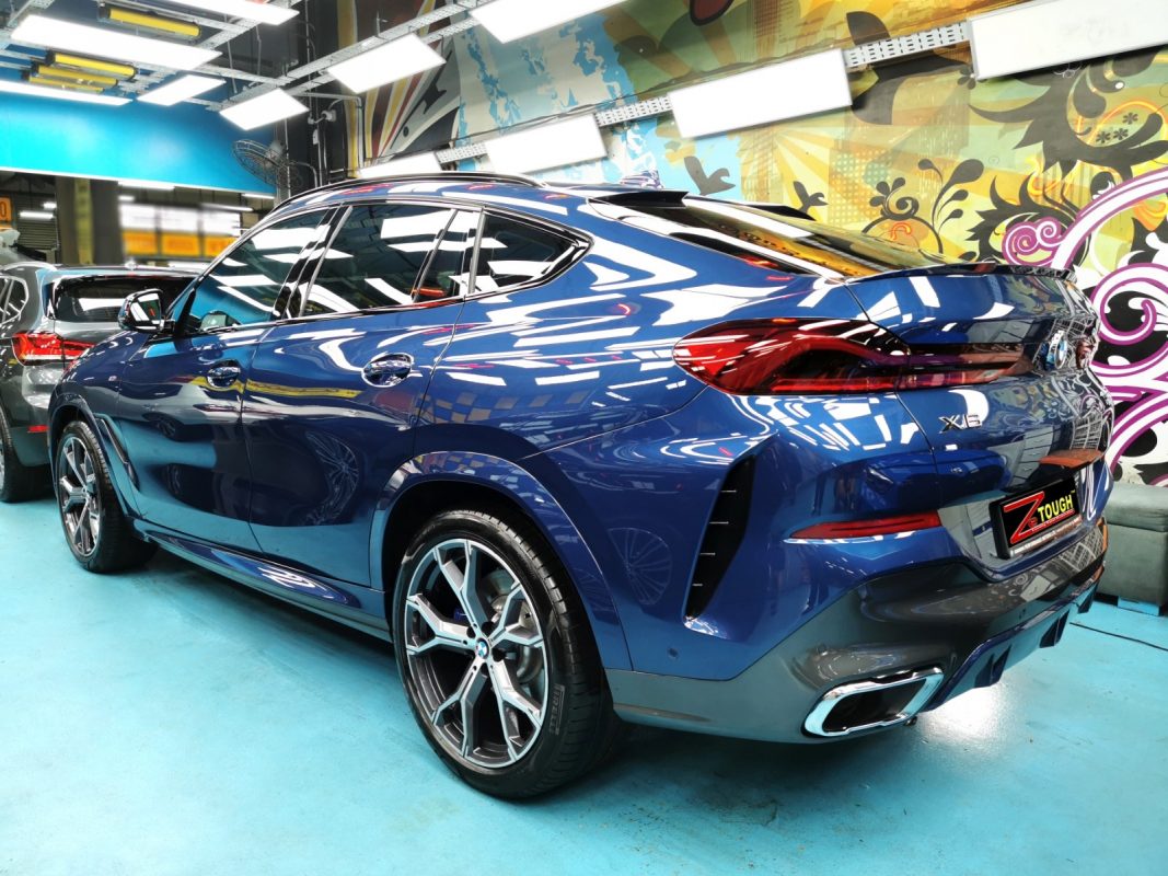 Detail of the X6's bodywork after the coating.
