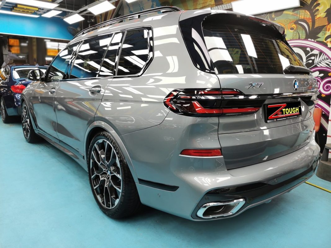 Rear quarter of the BMW X7, glossy and protected.