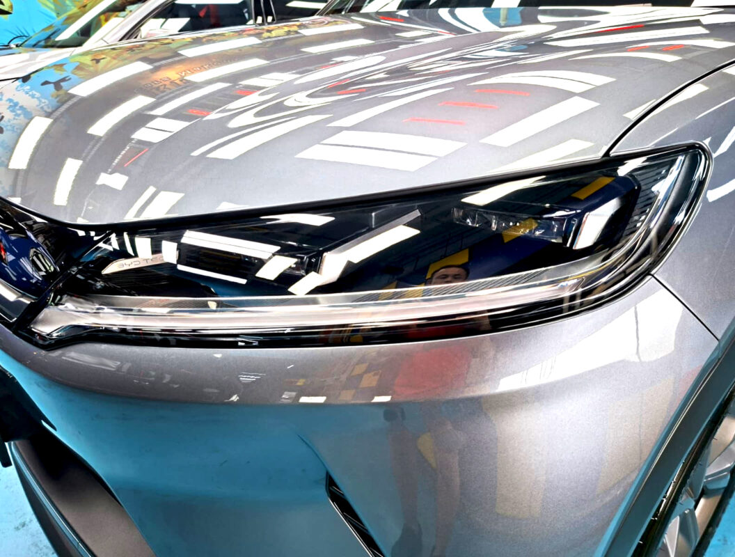 Glossy bodywork of the BYD Atto 2 after coating.