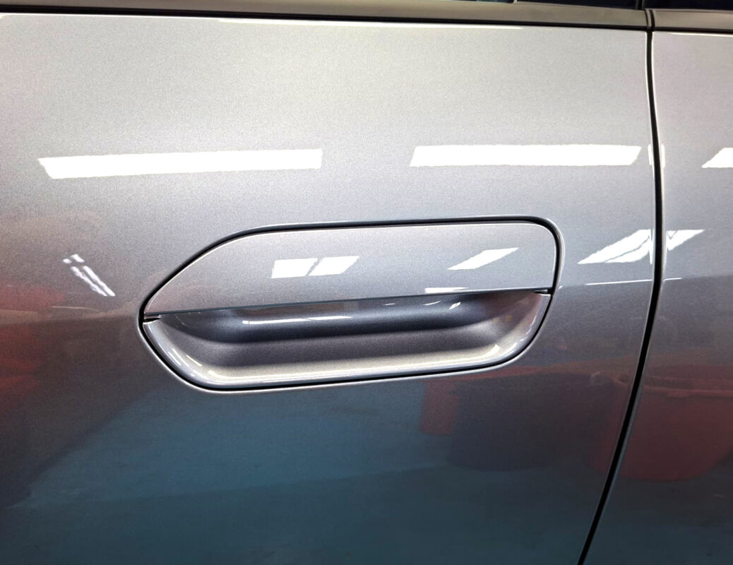 The coated paintwork of the BYD Atto 2, clean and sharp.