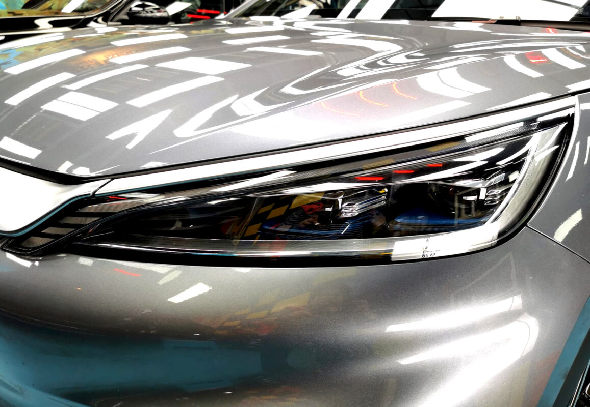 Glossy bodywork of the BYD Atto 3 after coating.