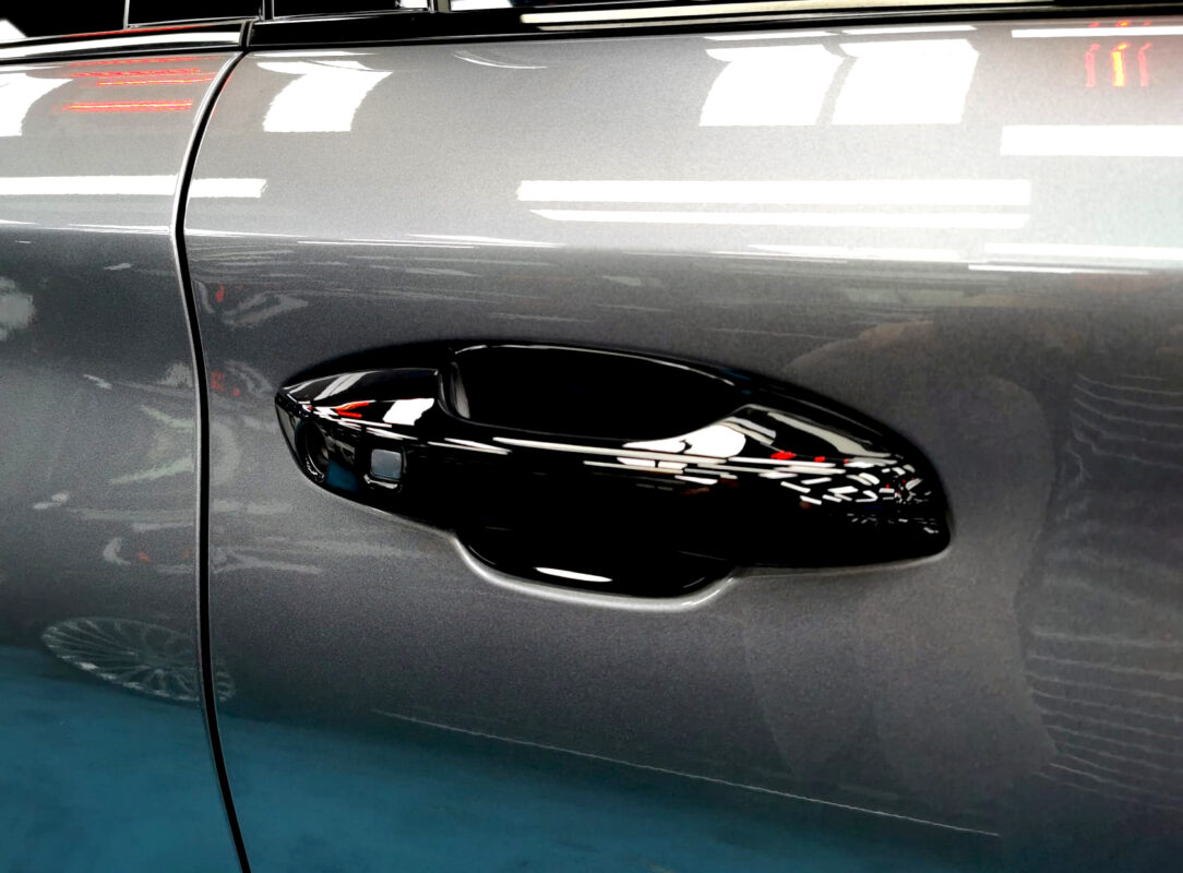 The coated paintwork of the BYD Atto 3, clean and sharp.