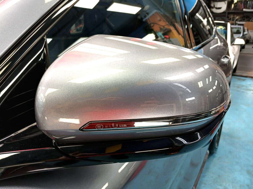 Side panel of the BYD ATTO 3 with the titanium finish locked in.