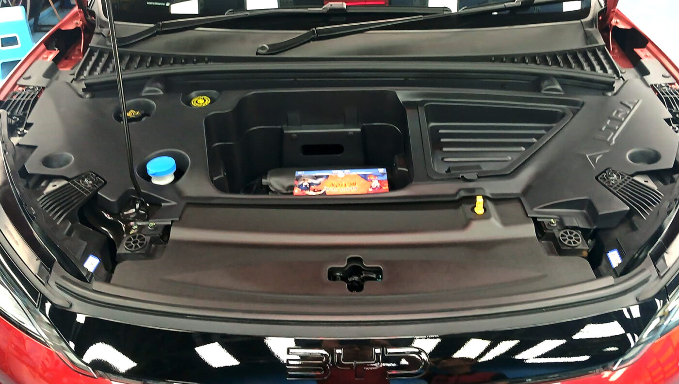 Detail of the BYD ATTO 3's bodywork sealed with ZeTough Titanium.