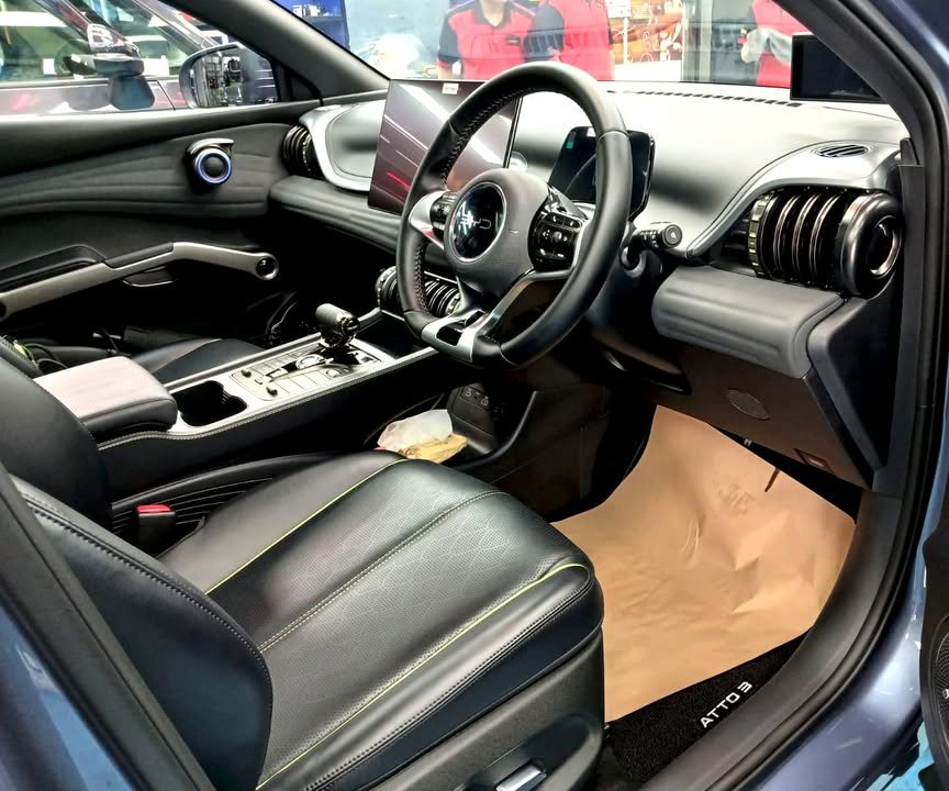 Atto 3 interior with black leather seats and steering wheel.