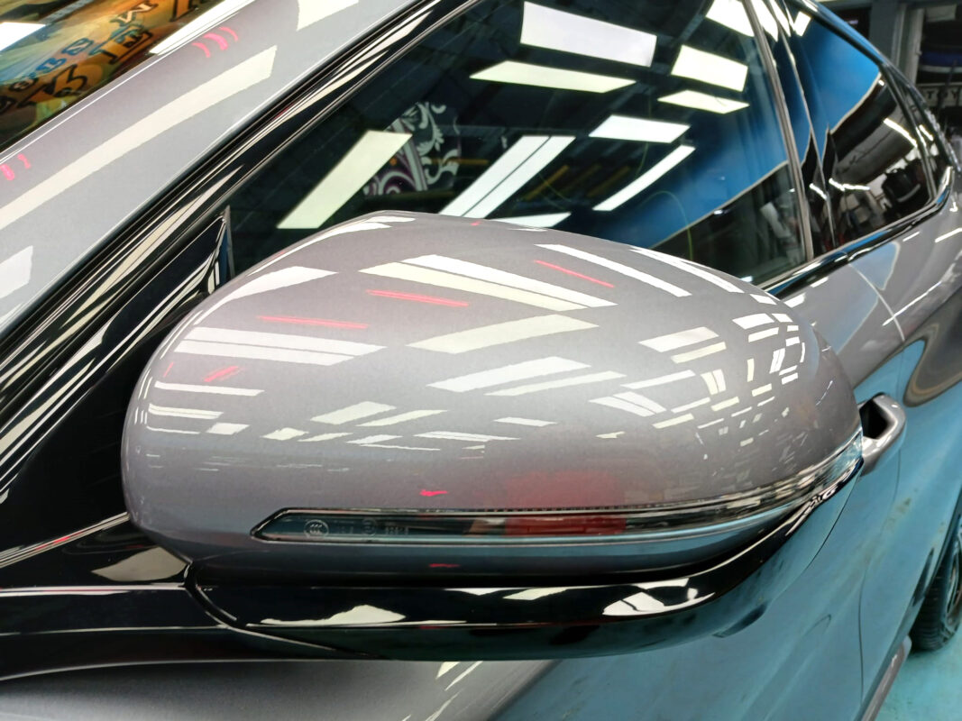 Side panel of the BYD ATTO 3 with the titanium finish locked in.
