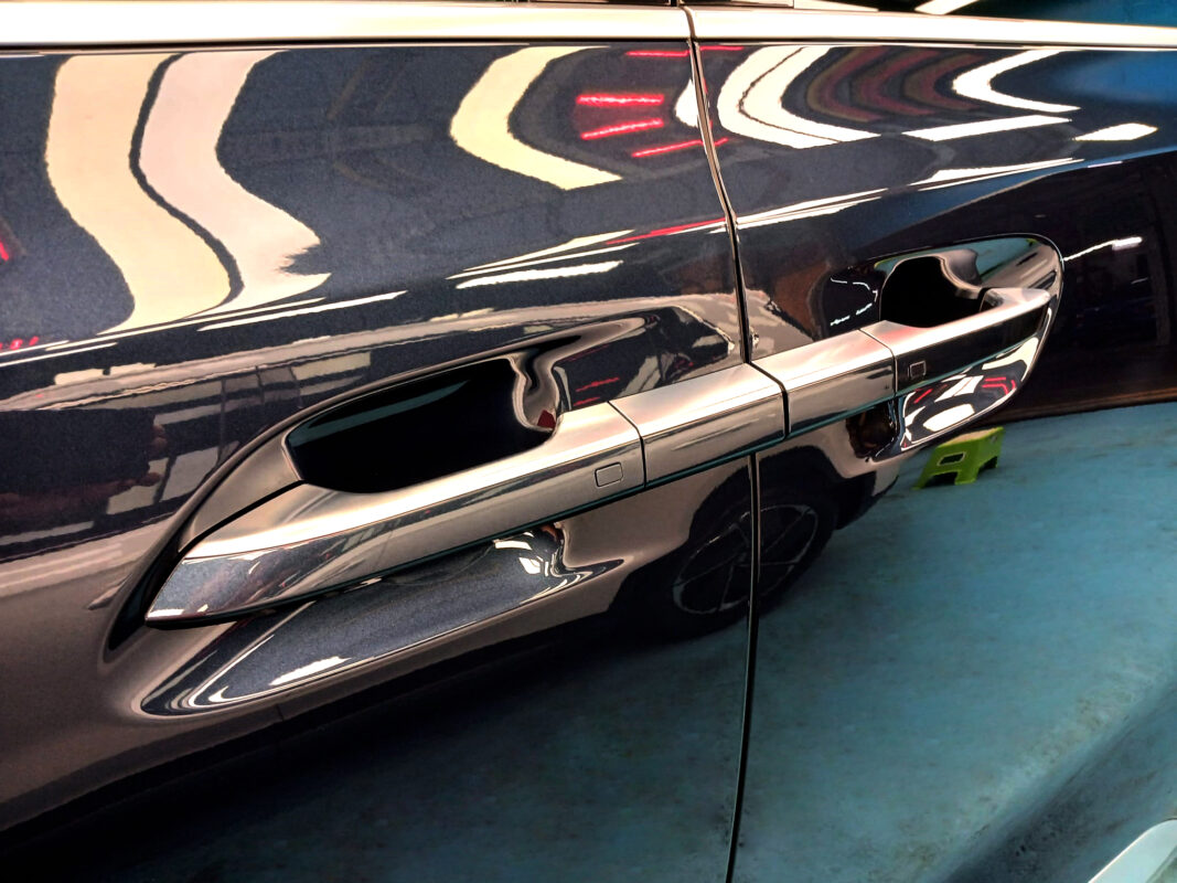 Side panel of the BYD DENZA D9 with the titanium finish locked in.