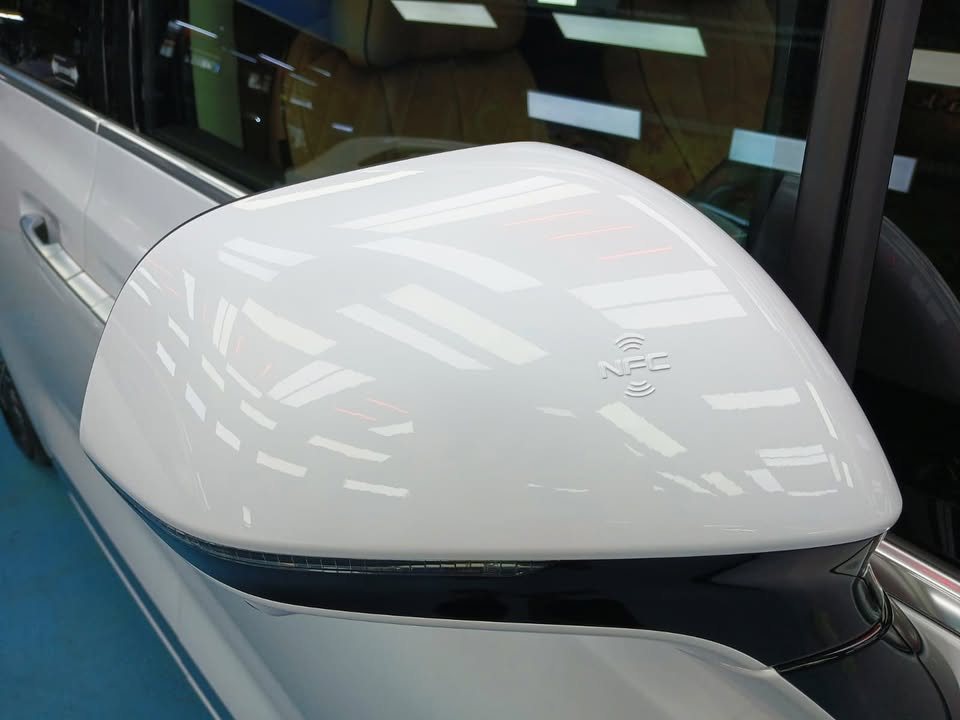 White door mirror on the Denza D9 with a glossy finish.