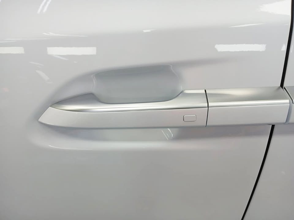 White sliding door panel and handle on the Denza D9.