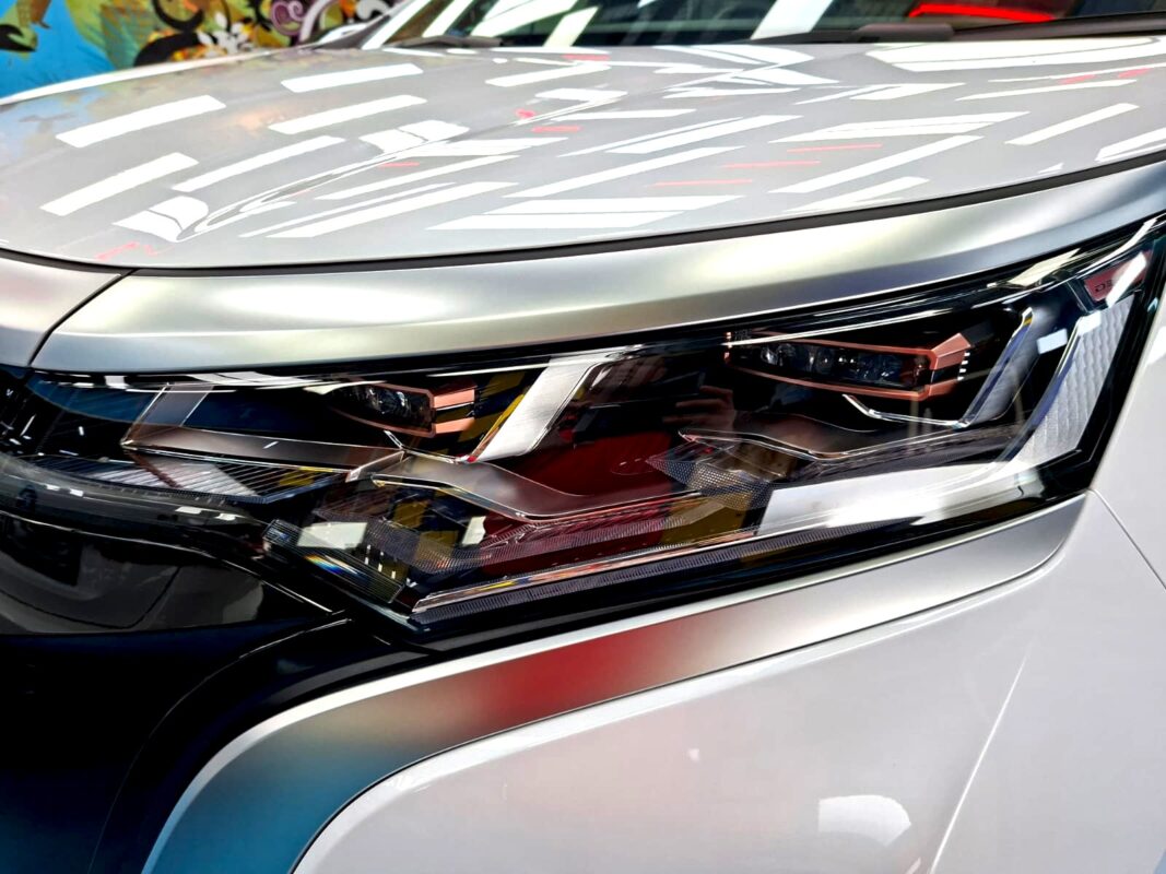 Glossy bodywork of the BYD Denza D9 after coating.