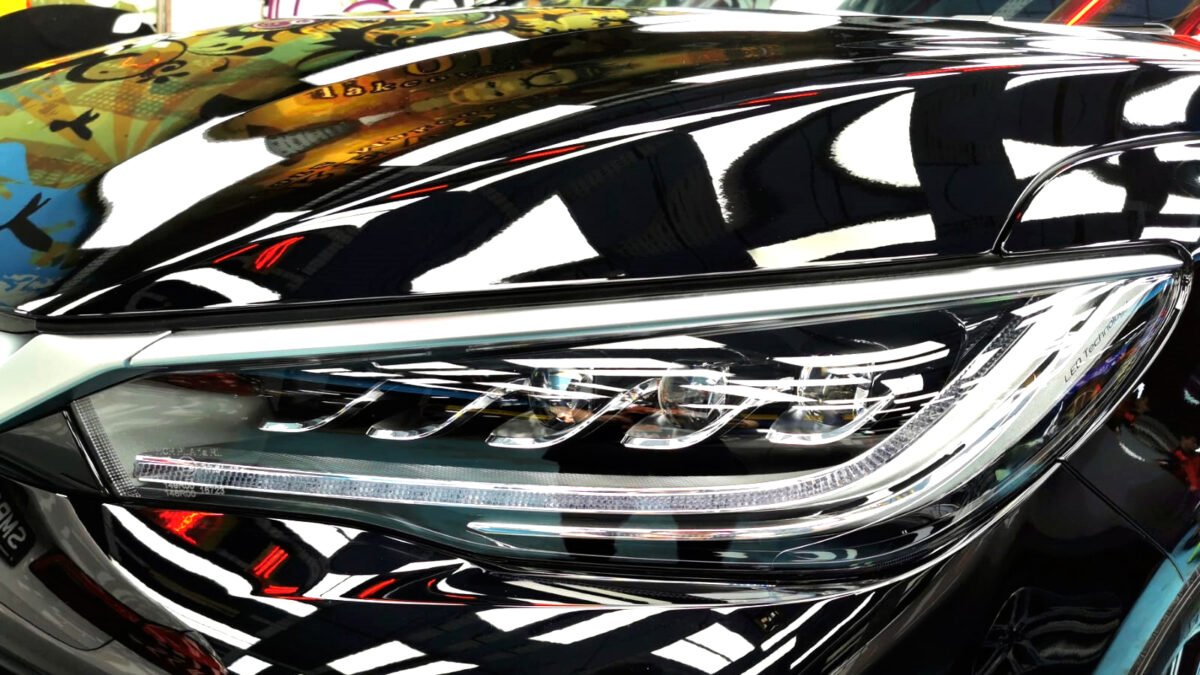 The M6's coated paintwork showing clean reflections.