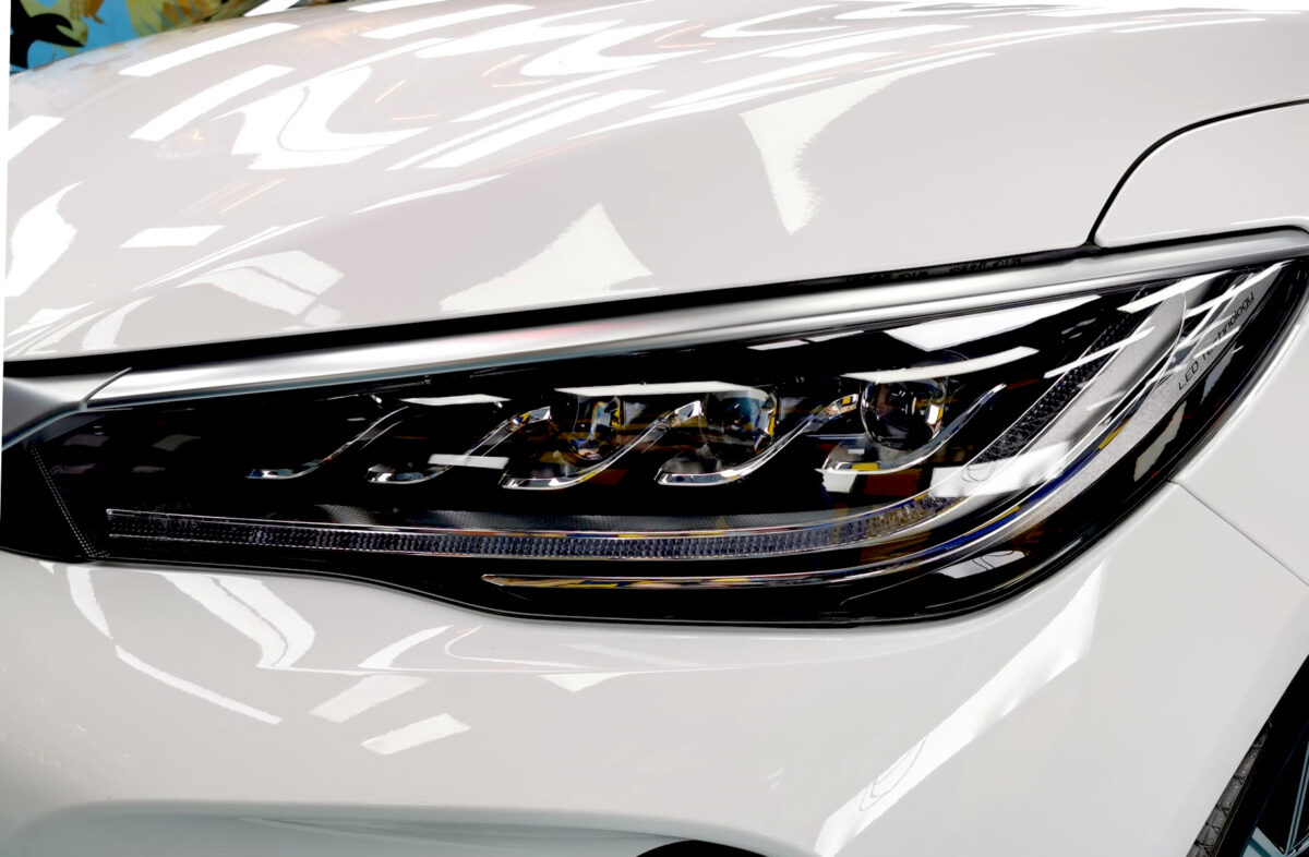 The M6's coated paintwork showing clean reflections.
