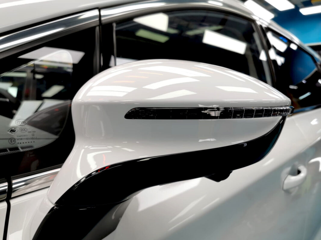 Side panel of the BYD M6 with the ceramic finish locked in.