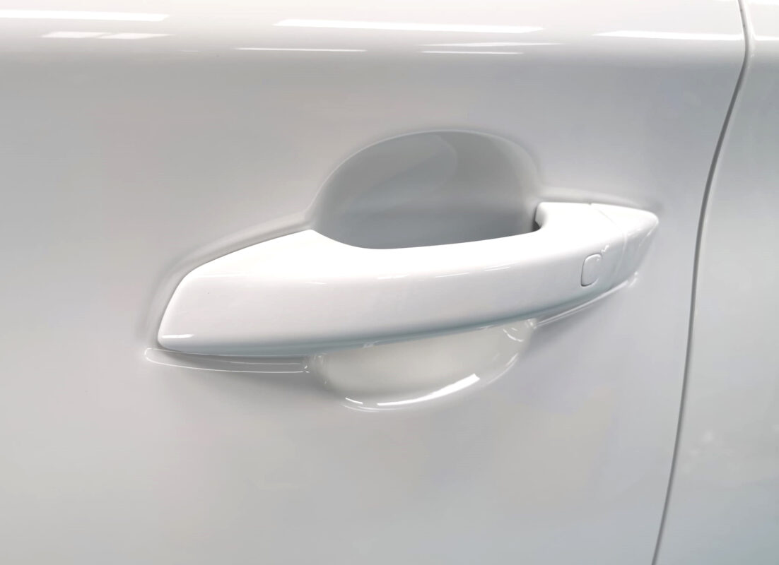 Front three-quarter view of the BYD M6 after coating.