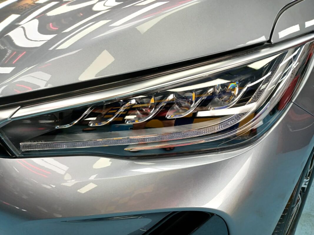 The M6's coated paintwork showing clean reflections.