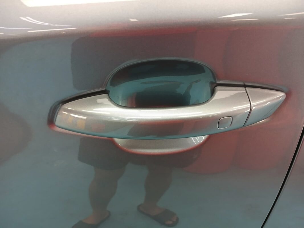 Front three-quarter view of the BYD M6 after coating.