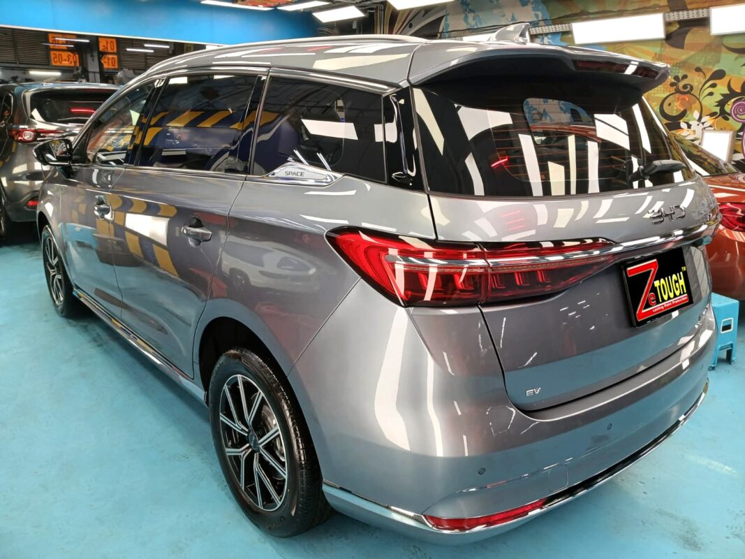Rear quarter of the BYD M6, glossy and protected.