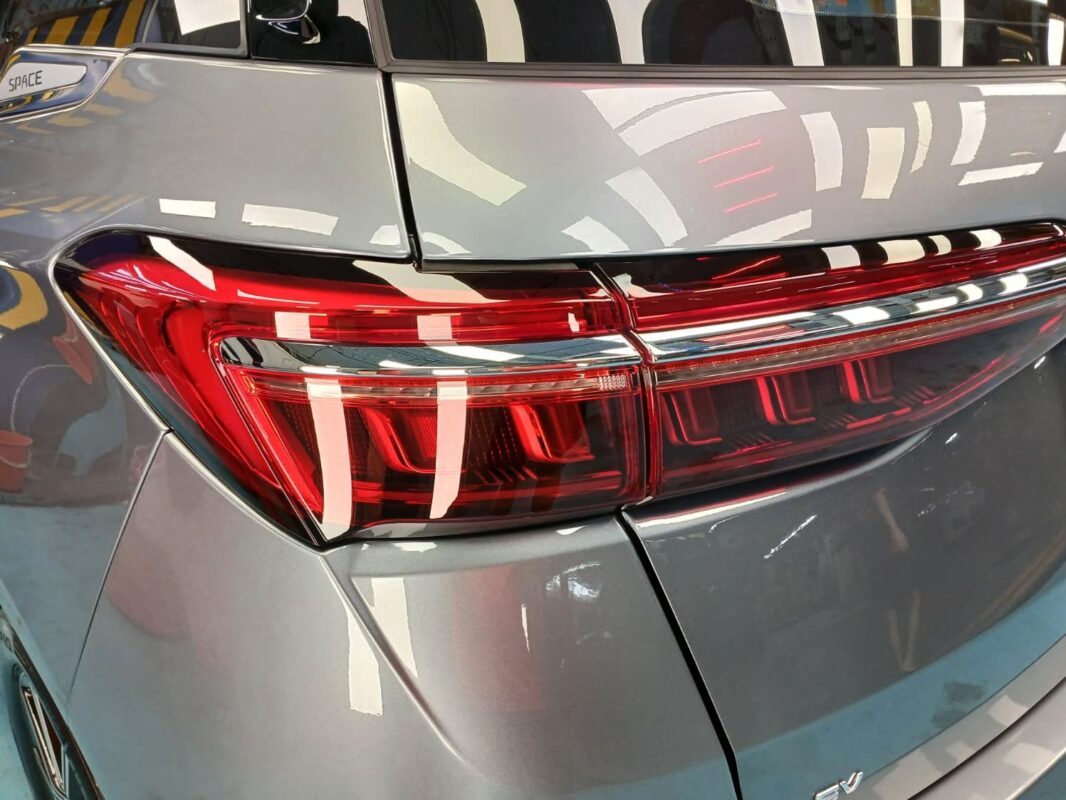 The coated bonnet of the BYD M6 under workshop lighting.