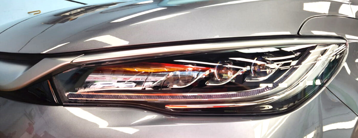 The M6's coated paintwork showing clean reflections.