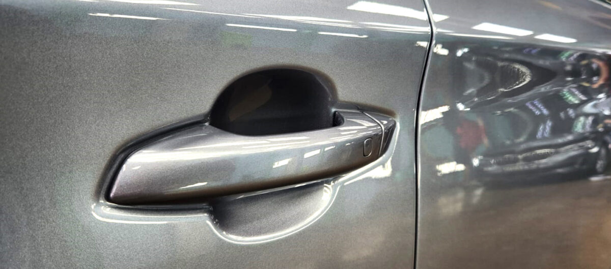 Front three-quarter view of the BYD M6 after coating.