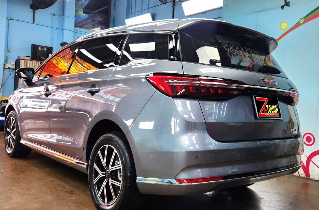 Rear quarter of the BYD M6, glossy and protected.