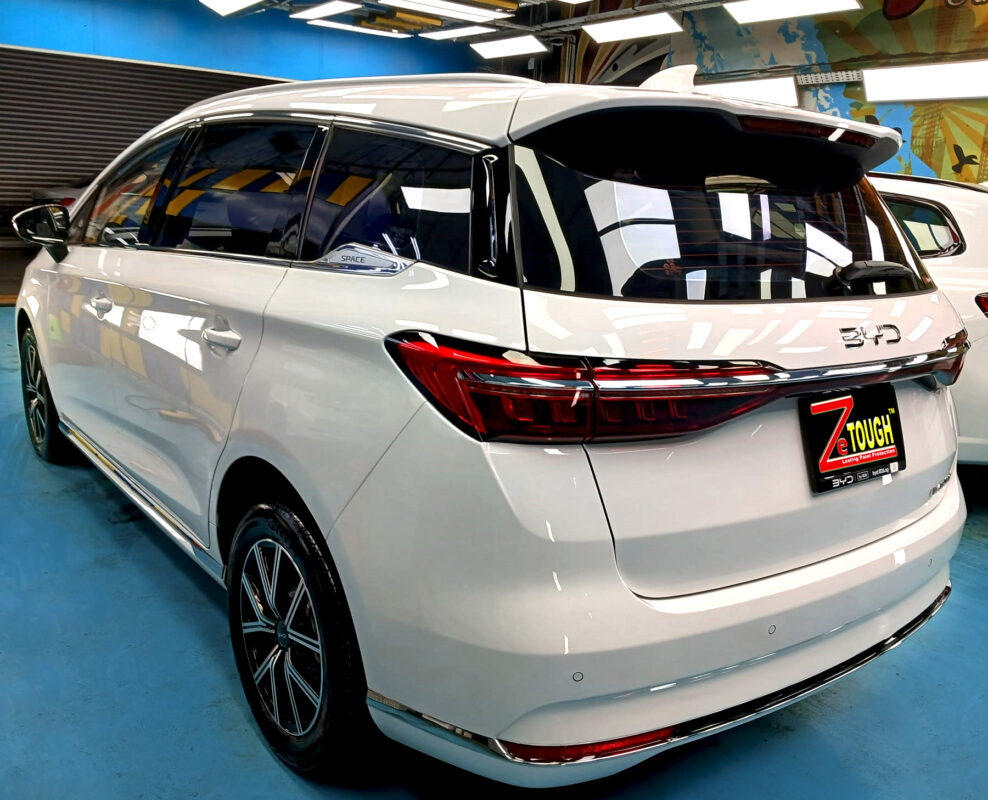 Rear quarter of the BYD M6, glossy and protected.