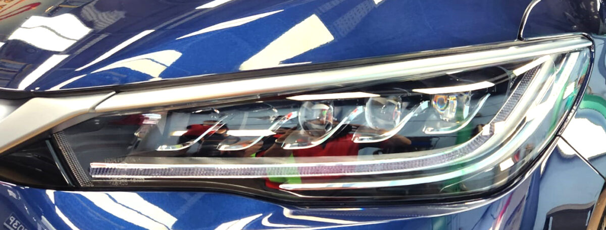 The M6's coated paintwork showing clean reflections.
