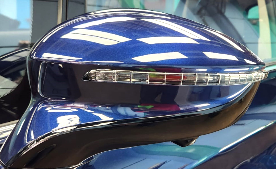Side panel of the BYD M6 with the ceramic finish locked in.