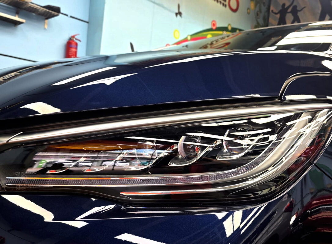 The M6's coated paintwork showing clean reflections.