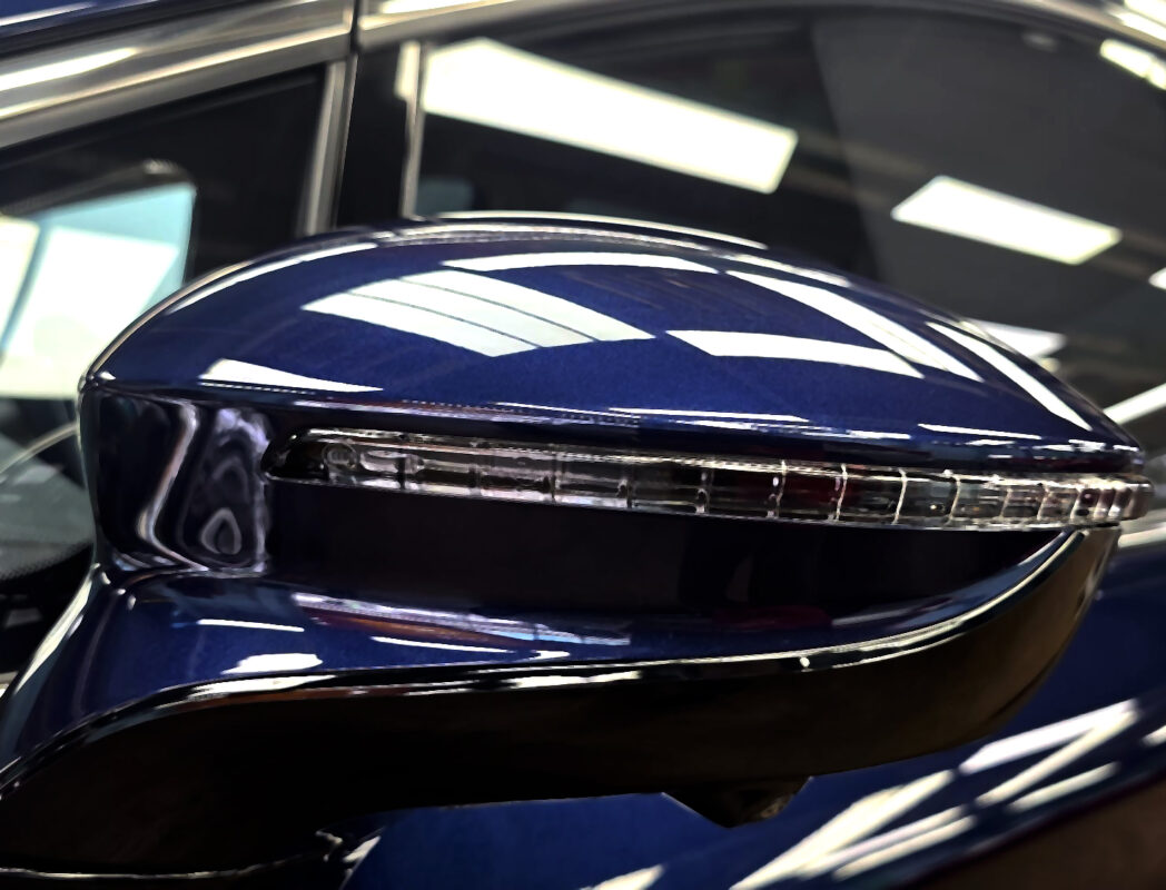 Side panel of the BYD M6 with the ceramic finish locked in.