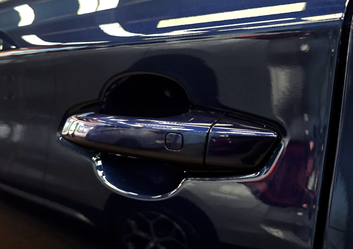 Front three-quarter view of the BYD M6 after coating.