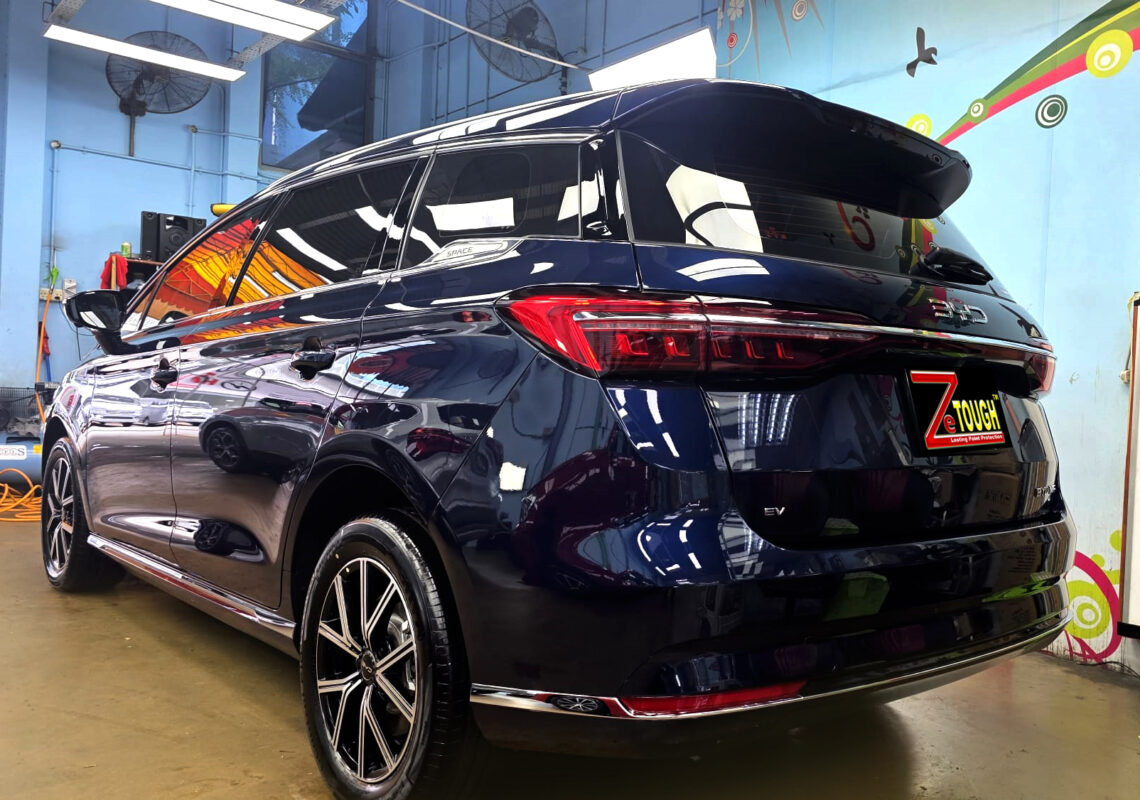 Rear quarter of the BYD M6, glossy and protected.