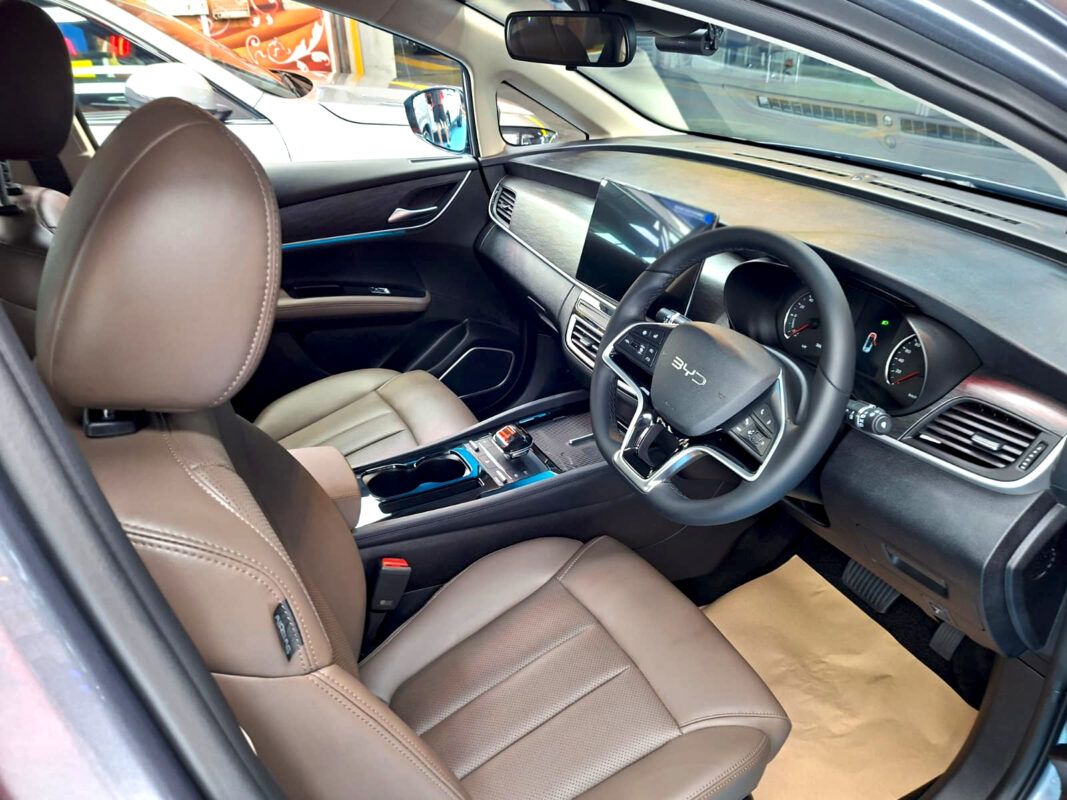 The BYD M6's protected, high-gloss finish.