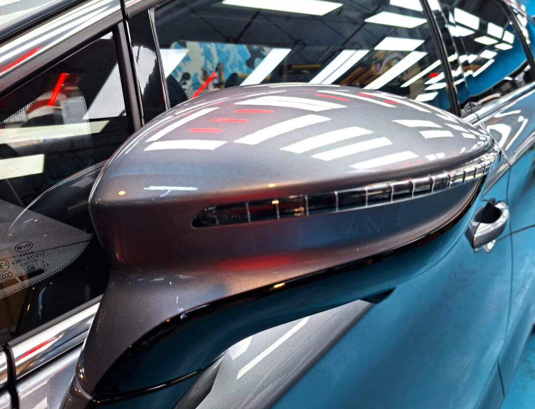 Detailed exterior of the BYD M6.