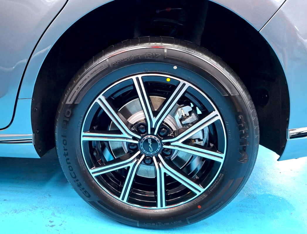 The BYD M6 with its fresh, coated finish.