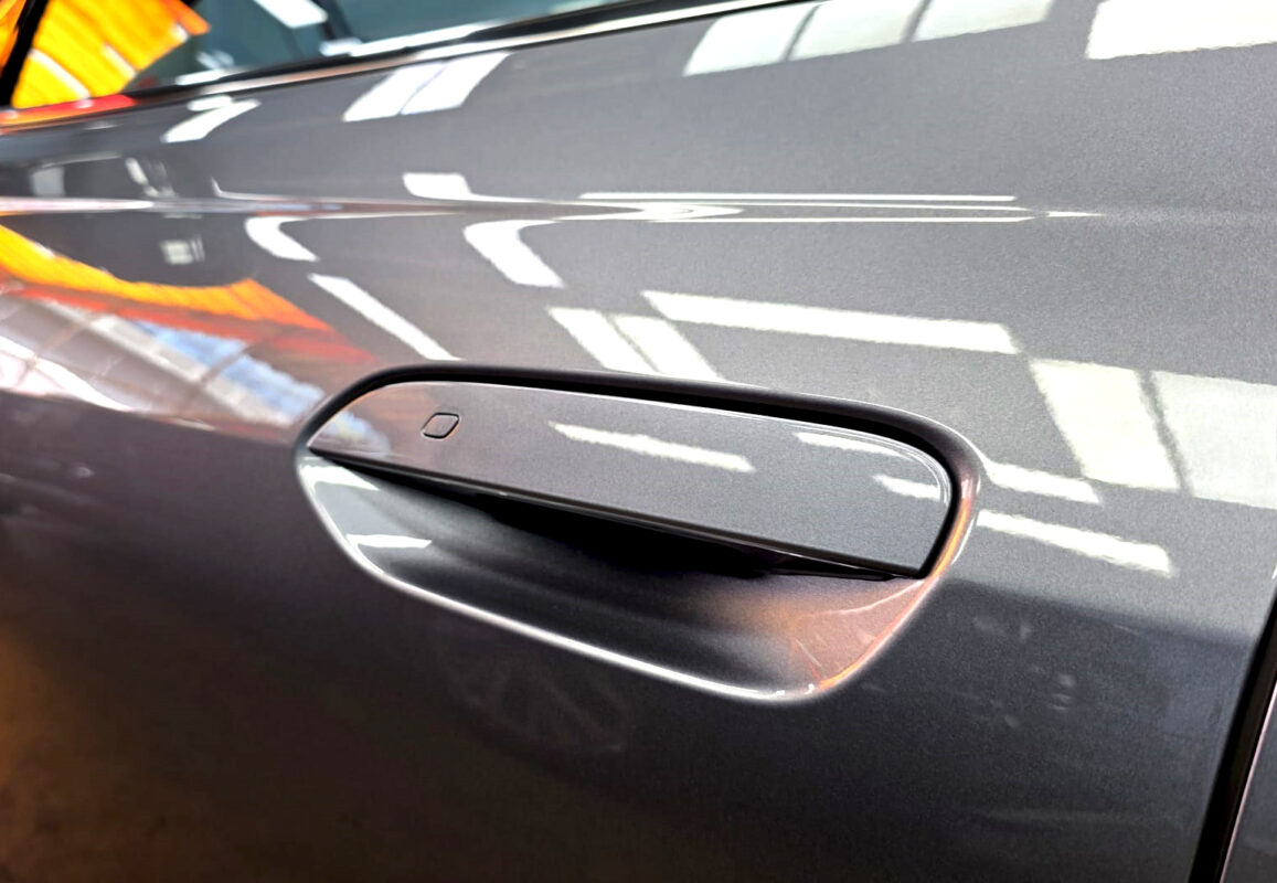 The coated paintwork of the BYD Seal 6, clean and sharp.
