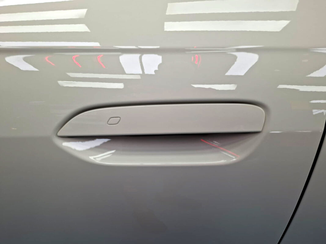 The coated paintwork of the BYD Seal 6, clean and sharp.