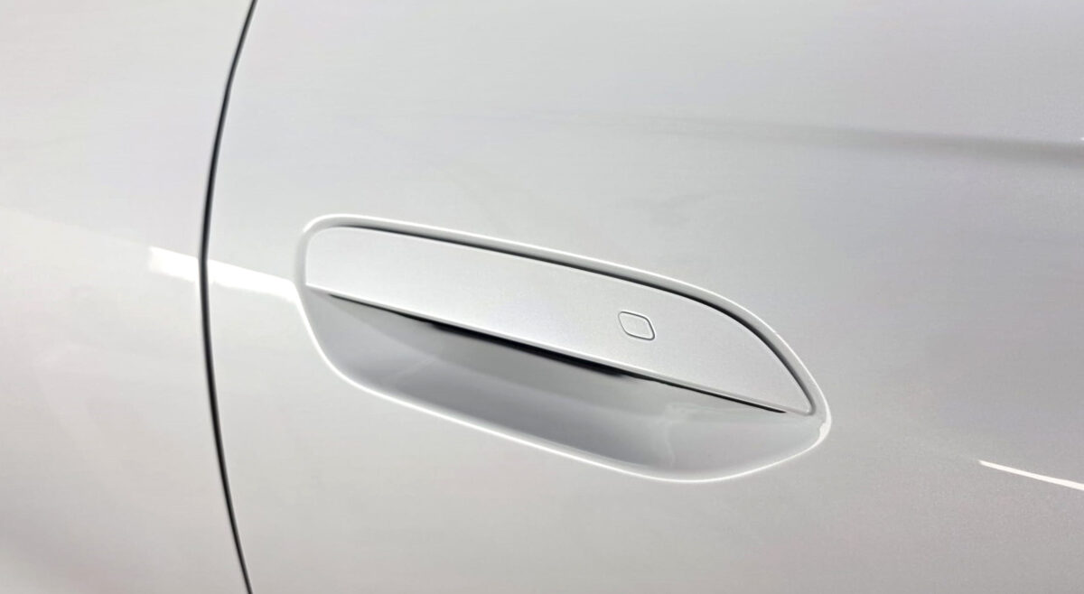 The coated paintwork of the BYD Seal 6, clean and sharp.