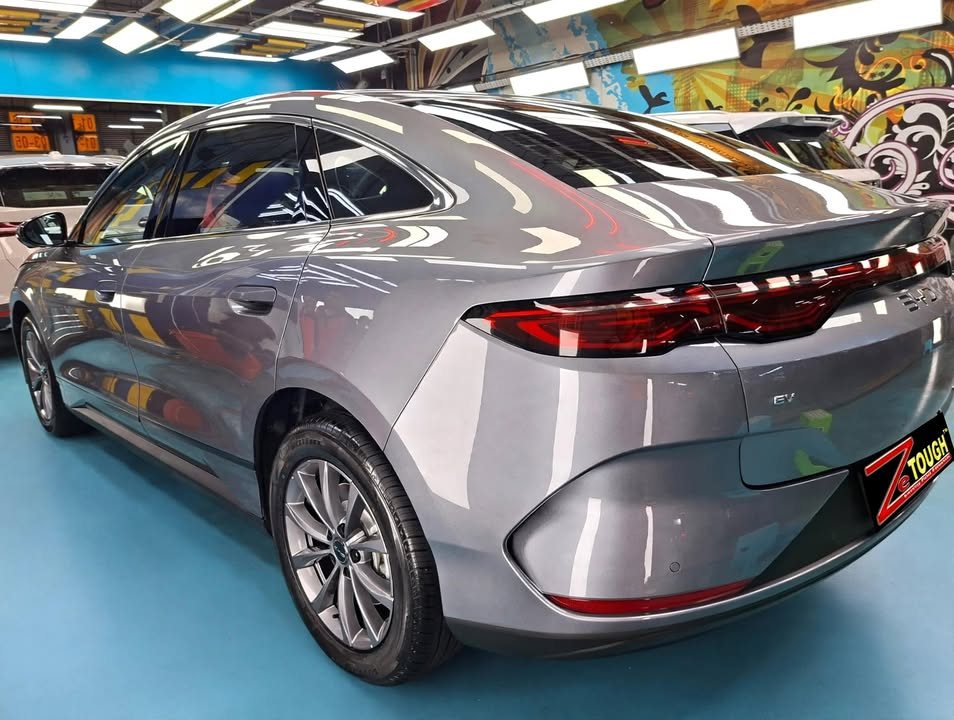 Rear three-quarter view of the grey BYD Seal 6 with full-width tail lamps.