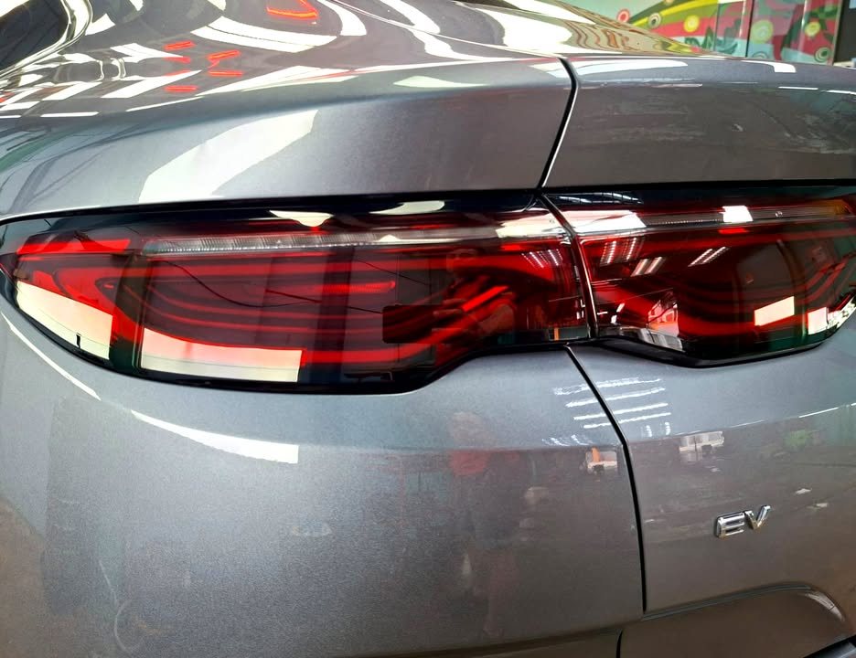 Red tail lamp and EV badge on the grey rear of the Seal 6.
