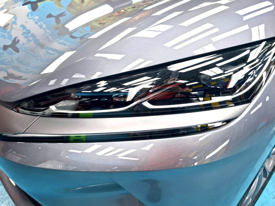 Glossy bodywork of the BYD Seal 6 after the ceramic coating.