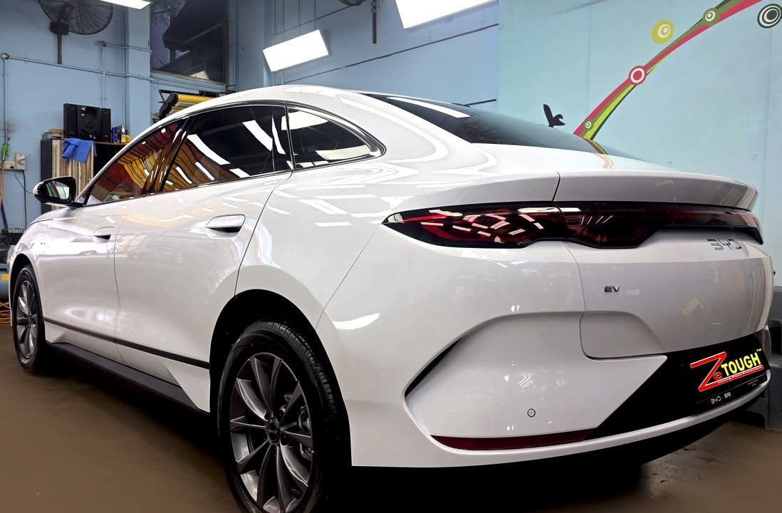 Rear three-quarter view of the white Sealion 6 with its full-width tail light.