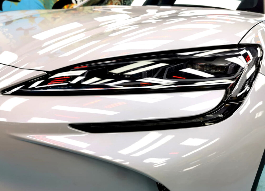 Glossy bodywork of the BYD Sealion 7 after coating.