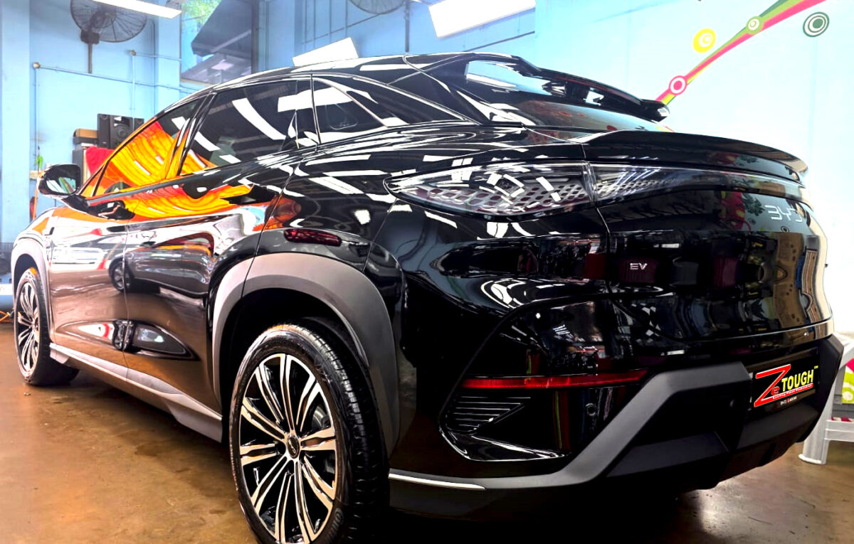 The coated paintwork of the BYD Sealion 7, clean and sharp.