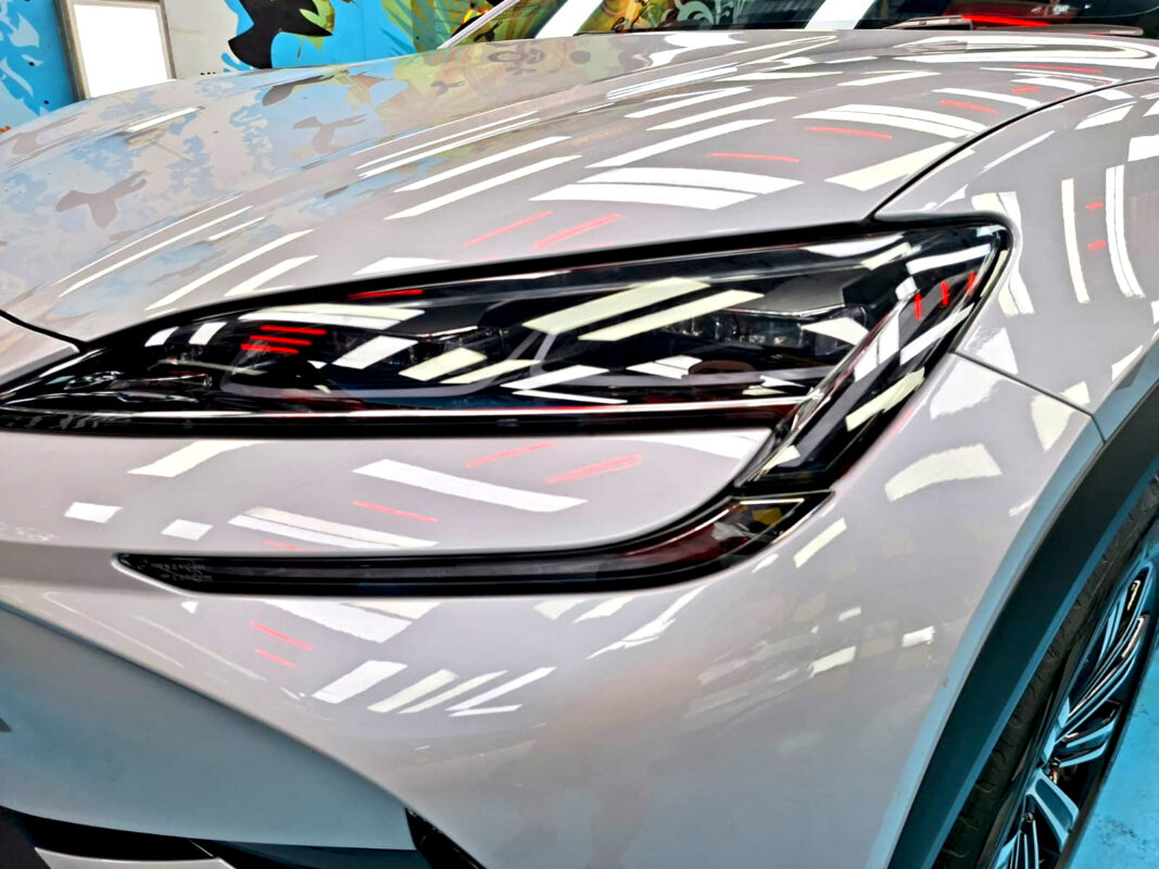 Glossy bodywork of the BYD Sealion 7 after coating.
